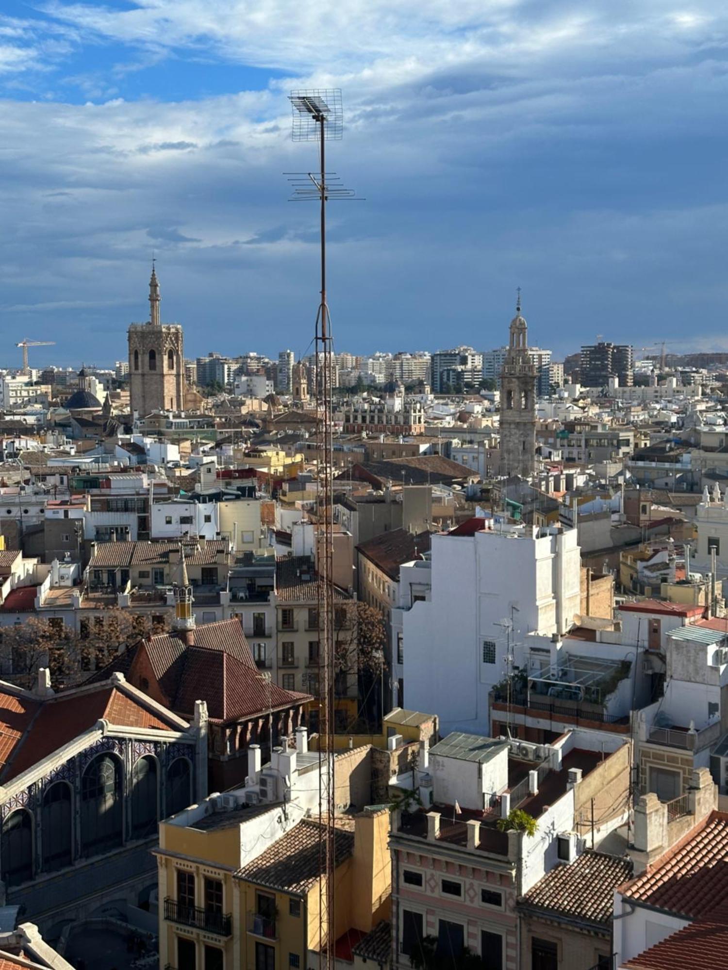 Mirador 1 Del Mercado Central - Habitacion Con Bano Privado En El Centro De La Ciudad Vella Walencja Zewnętrze zdjęcie