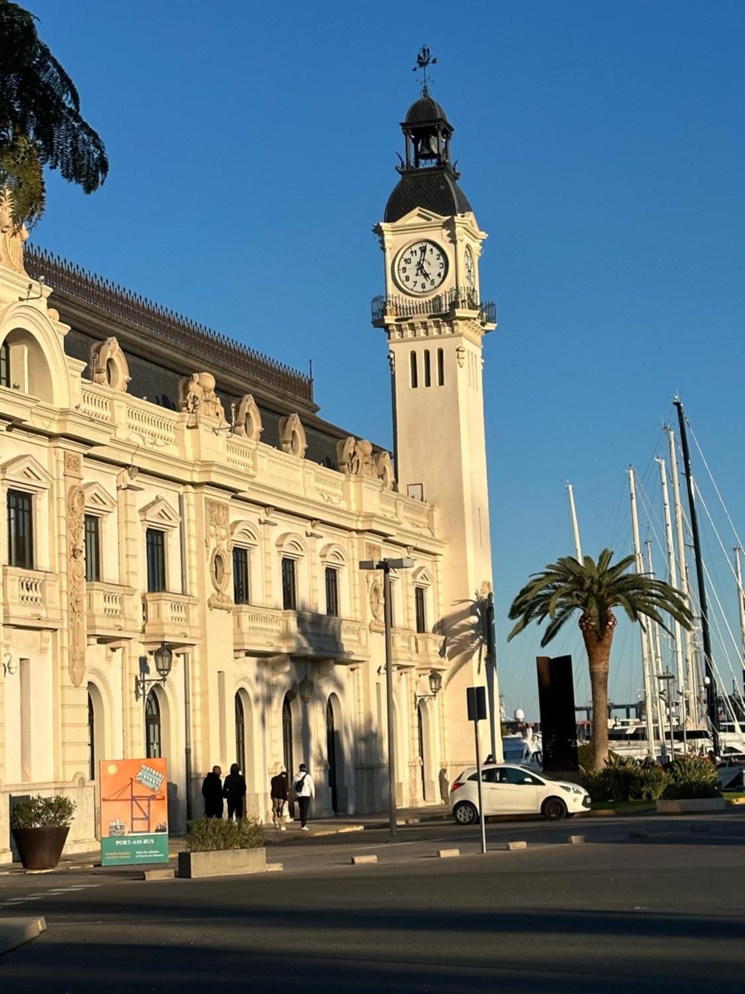 Mirador 1 Del Mercado Central - Habitacion Con Bano Privado En El Centro De La Ciudad Vella Walencja Zewnętrze zdjęcie
