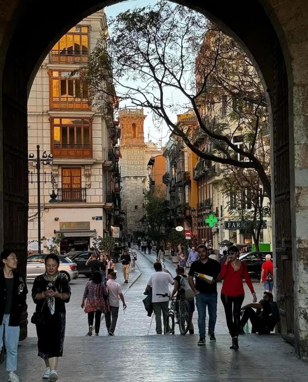 Mirador 1 Del Mercado Central - Habitacion Con Bano Privado En El Centro De La Ciudad Vella Walencja Zewnętrze zdjęcie